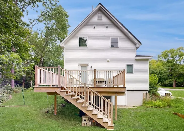 Charming Camden Retreat With Front Porch, Deck And Wifi
