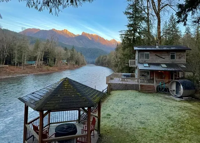 Riverfront Retreat Hot Tub Sauna Yard Gazebo And Views