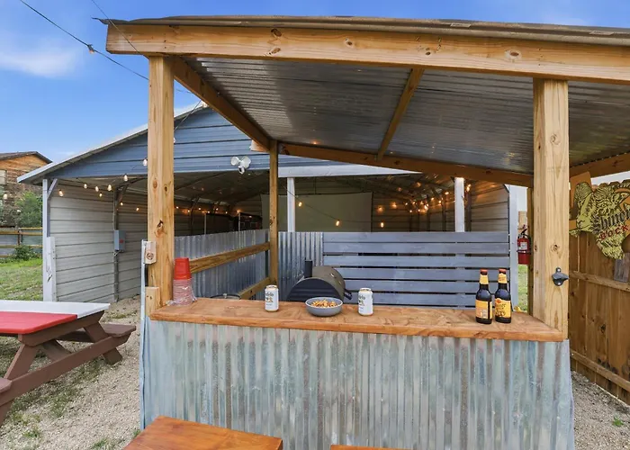 Game Barn, Cowboy Pool, 17Ft Movie Screen - Sleeps 10