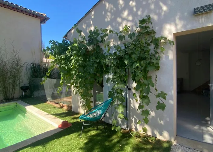 Peaceful Family Retreat In Aix-En-Provence