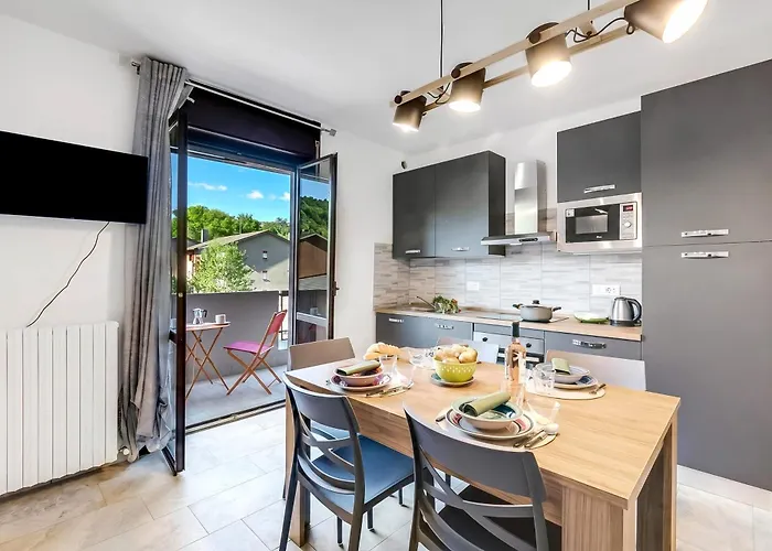 La Dolce Laveno, Balcony Apartment With A/C - Happy Rentals