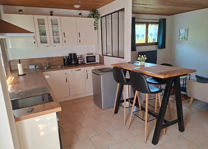 Duplex dans maison normande avec accès au jardin