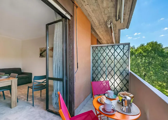 La Dolce Laveno, Balcony Apartment With A/C - Happy Rentals