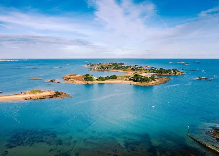 Joli appartement avec balcon au pieds des commences et des plages