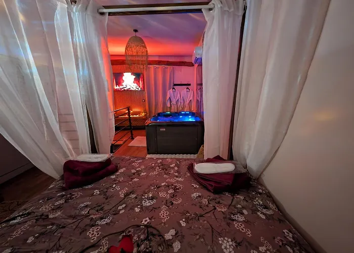 Loveroom Romantique avec Spa et Secret Room - A proximité des Lacs - La Mure