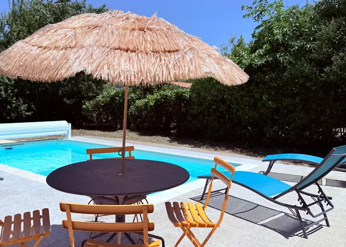Maison familiale à Cugnaux , 2 Chambres , Jardin , Piscine et Parking