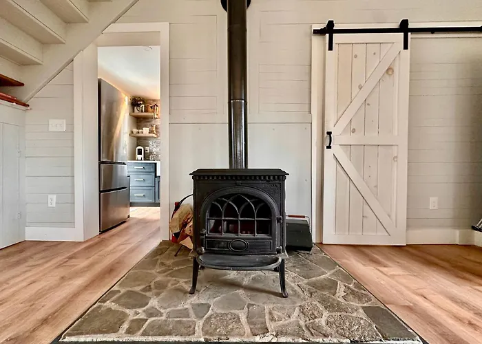 Fire Pit, Private & Stylish Birdsong Schoolhouse