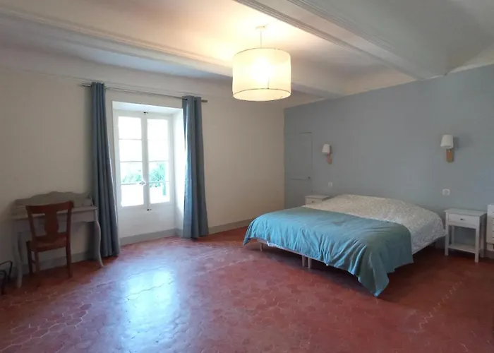 Maison de famille dans les amandiers Provence 15 prs