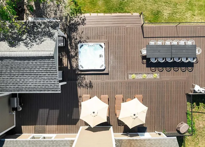 Luxury Lakeview Retreat Hot Tub Gym & Theatre