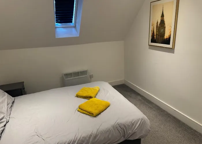 Epsom High Street Apartment 9