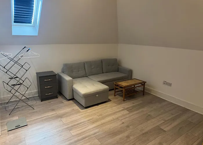 Epsom High Street Apartment 9