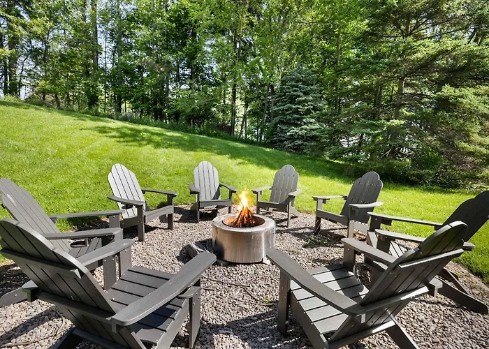 Peaceful Lakeview Cottage Lake Access & Fire Pit