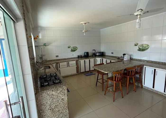 Chácara com piscina e churrasqueira