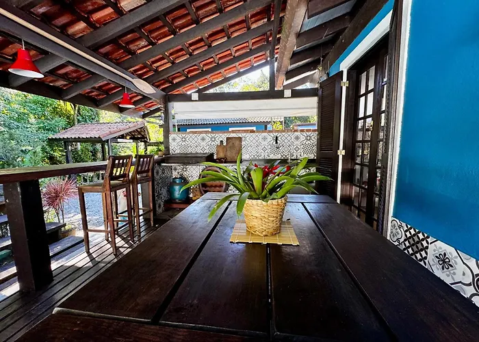Casa em Camburi com piscina privativa e vista para o rio