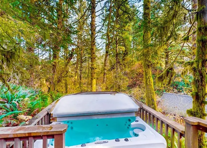 Dog-Friendly Cabin Near Beach With Private Hot Tub Grill Patio Streaming Ac