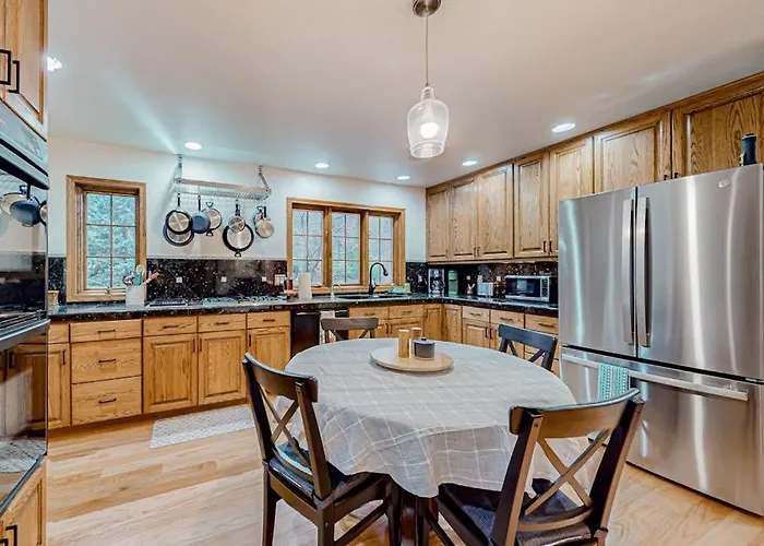 Dog-Friendly Hilltop Estate With Fireplace & Incredible Columbia River View