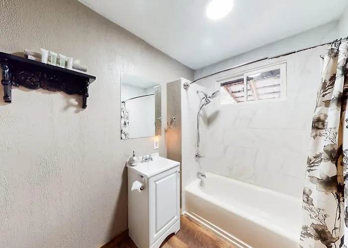 Cozy Dog-Friendly Home With Fireplace Near Wallowa Lake State Park & Tram
