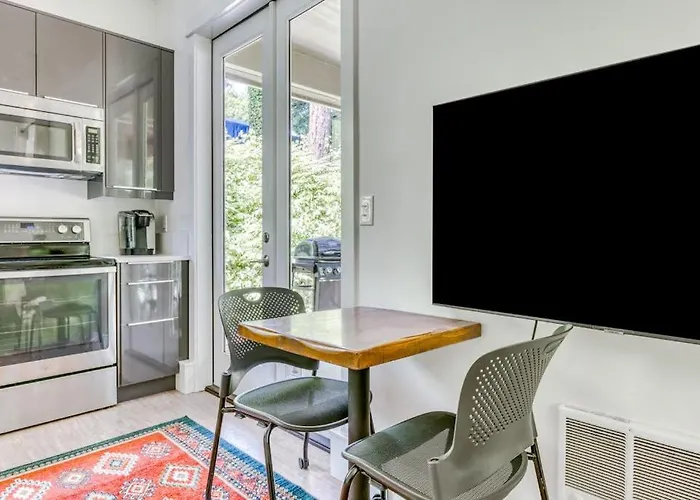 Dog-Friendly Studio With River View Patio Grill & Shared W&D