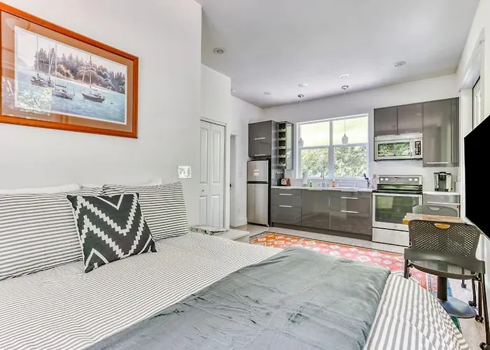 Dog-Friendly Studio With River View Patio Grill & Shared W&D