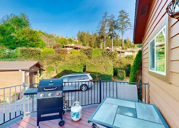 Private Cabin Close To Trails With Hot Tub Grill And Dazzling Ocean Views