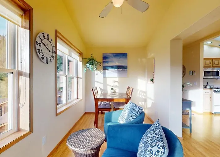 Private Cabin Close To Trails With Hot Tub Grill And Dazzling Ocean Views