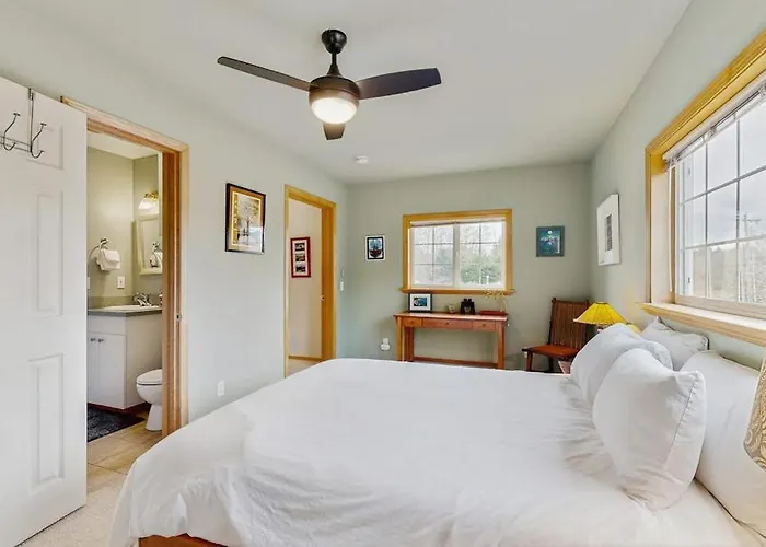 Dog-Friendly Peaceful Sanctuary With Private Hot Tub Foosball Fireplace W&D