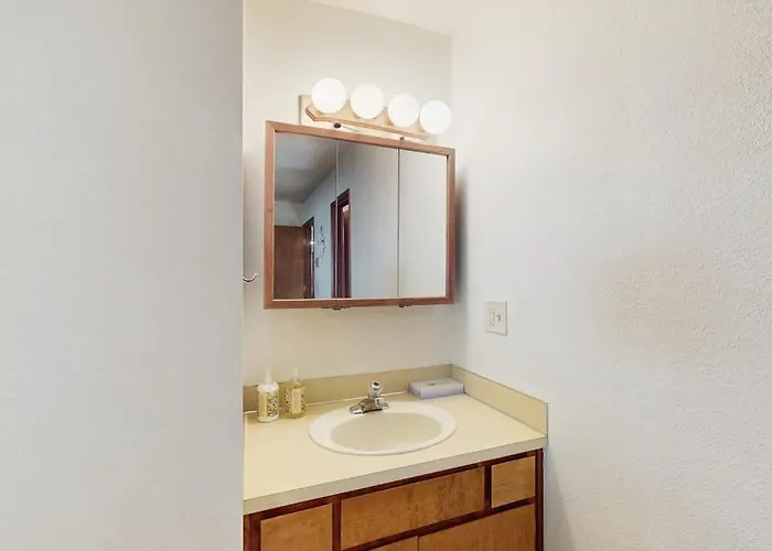 Family Friendly Home Near The Ocean With A Yard Gas Grill Full Kitchen W&D