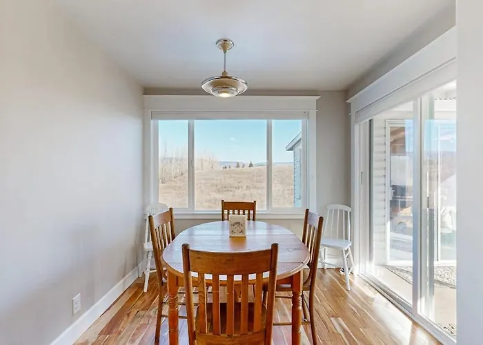 Beautiful Historic Family Home On A Cherry Orchard With Patio Grill And Wifi