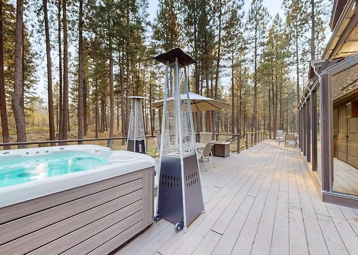 Spacious Dog-Friendly Home With Private Hot Tub Deck Basketball Court & Wifi