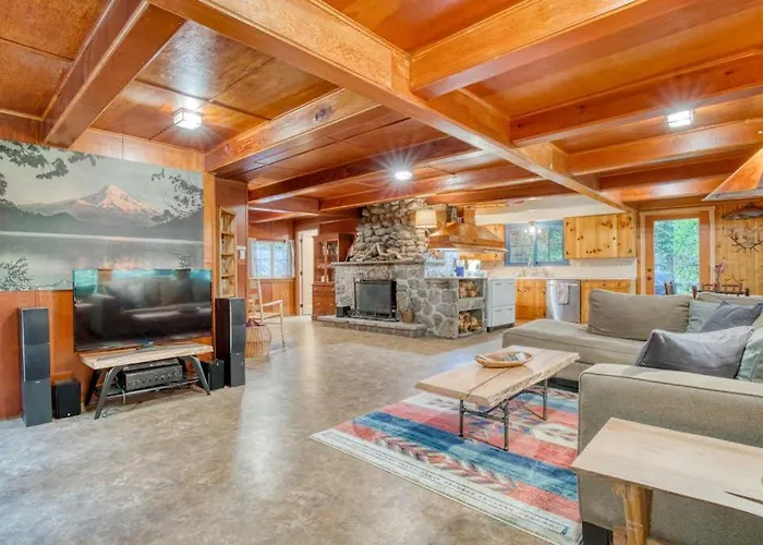Charming Home With Free Wifi Washer&Dryer Wood Fireplace And Furnished Deck
