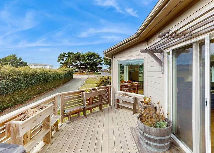 Charming Home With Wifi Deck & Grill - 1 Block To The Beach