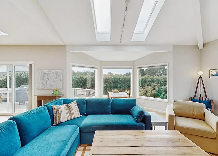 Charming Home With Wifi Deck & Grill - 1 Block To The Beach