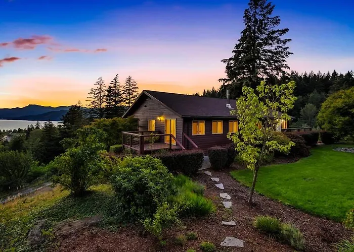 Luxurious Home With Breathtaking Views Of The Columbia River