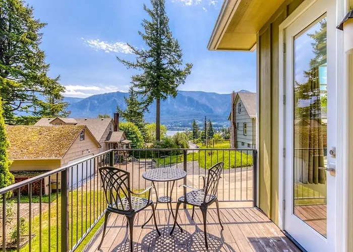 Lovely House With River & Mountain Views Deck Grill Washer&Dryer & Wood Stove