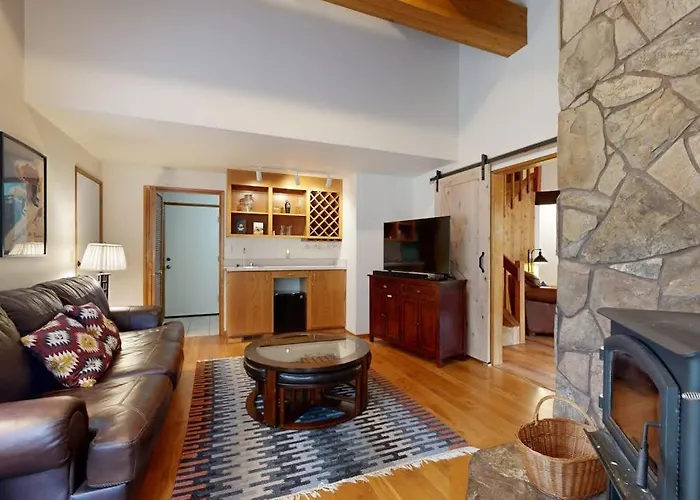 Secluded Delight With Pools Private Hot Tub & Central Ac