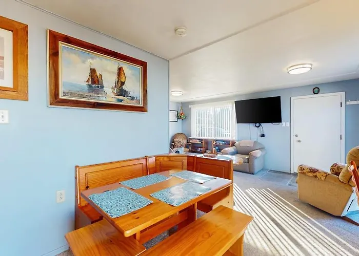 Waterfront Home With Panoramic Bay Views Deck Fireplace & Beach Access