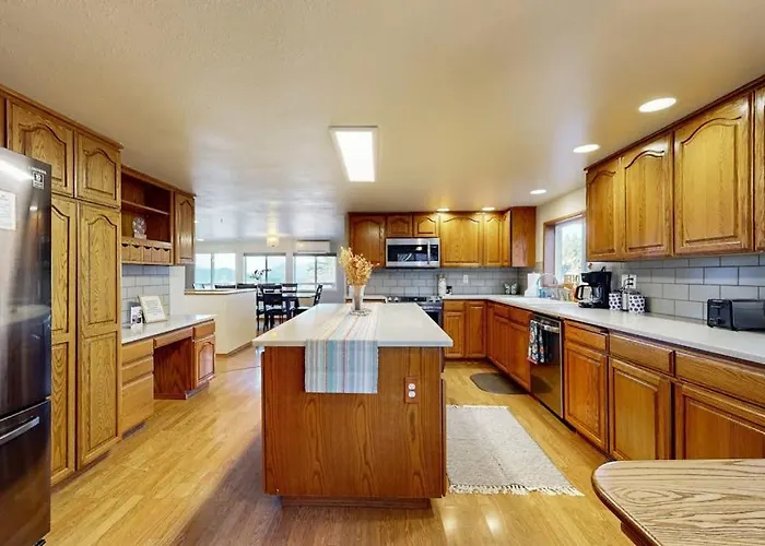 Luxurious Home With Breathtaking Views Of The Columbia River