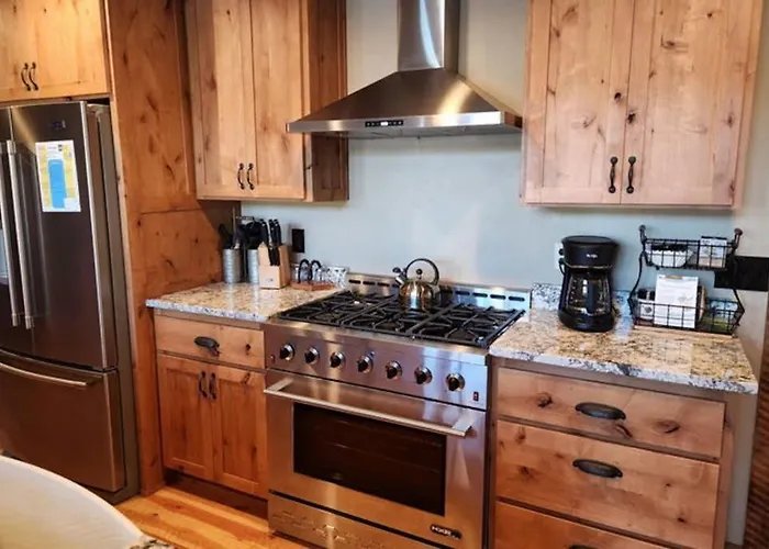 Lakefront Home With Wraparound Deck Modern Appliances Wifi & Dog-Friendly