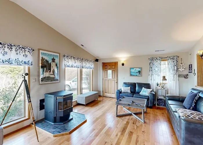 Cozy Family-Friendly Home With Game Room Valley Views Private Hot Tub Grill