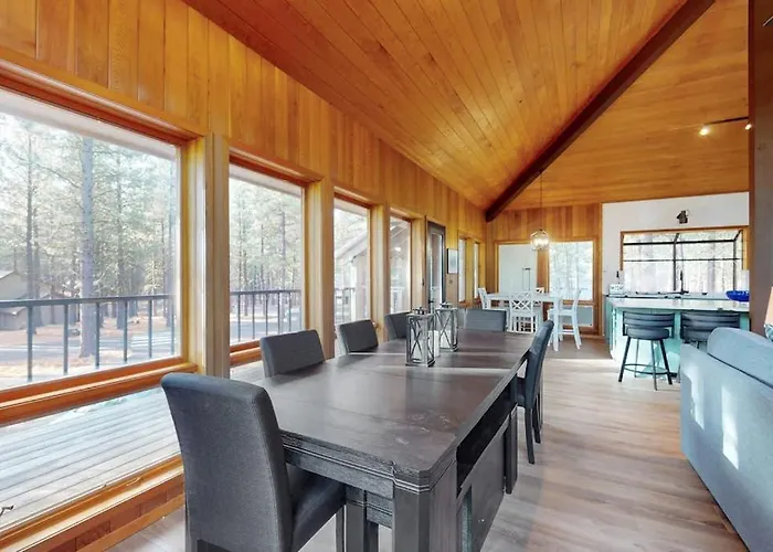Whimsical Tree-Lined Stay With Wood Stove Ac Shared Amenities And Large Deck