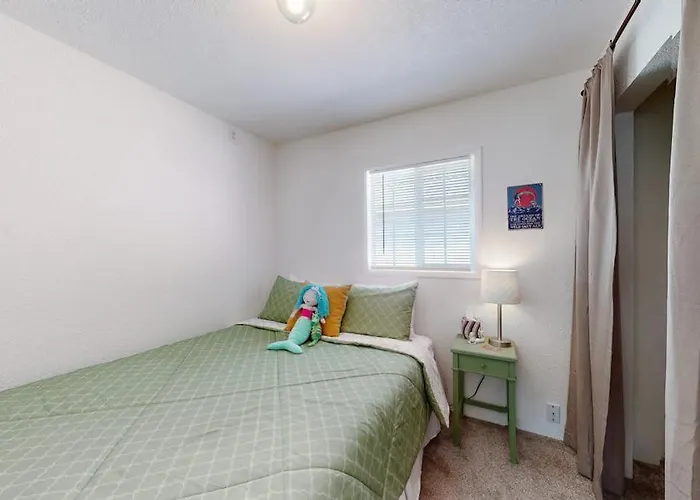 Dog-Friendly Coastal-Themed Home With A Full Kitchen & Washer&Dryer