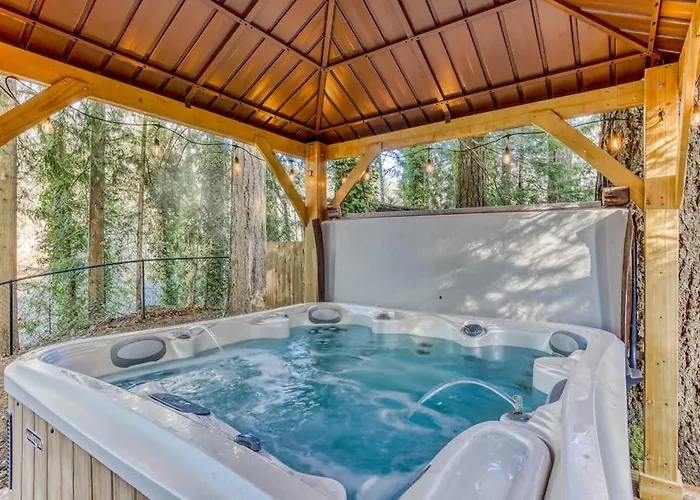 Quiet Riverfront Cabin With Private Hot Tub & Scenic Location