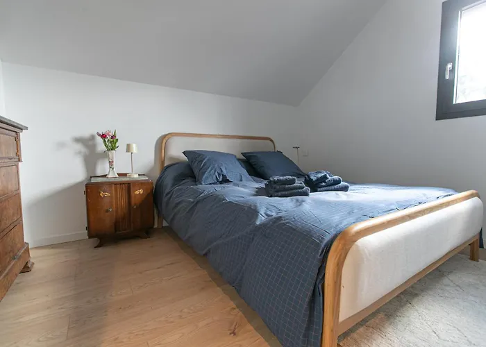 Maison au pied des falaises
