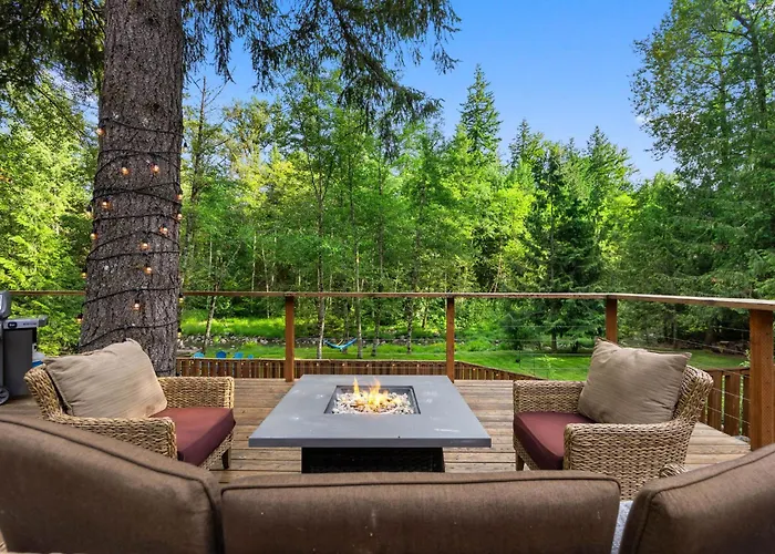 Howard'S Hideaway Riverfront Pet Friendly Cabin