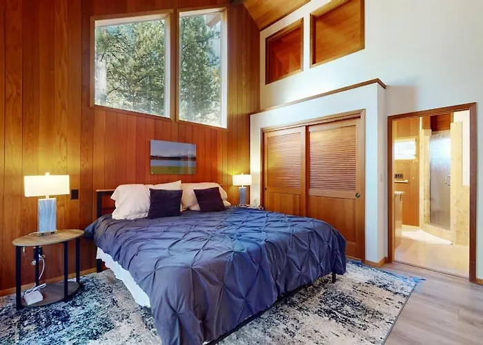 Whimsical Tree-Lined Stay With Wood Stove Ac Shared Amenities And Large Deck