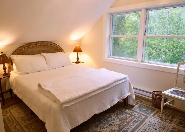 Large Cook'S Kitchen; 1St Floor Bdrm W/ Ensuite