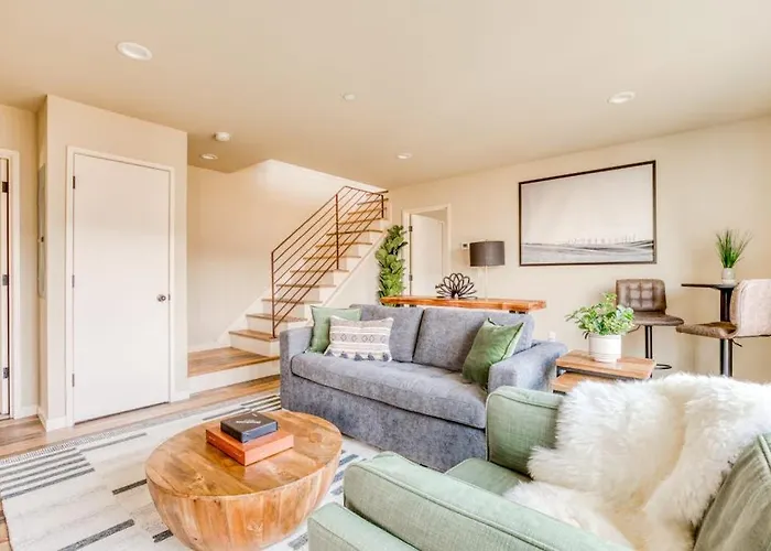 Modern Mountain & River-View House With Balcony Deck Gym And Wifi