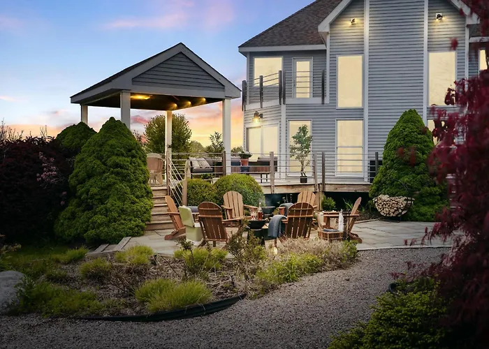 Luxury Lakeview Estate W Indoor Pool & Golf Sim