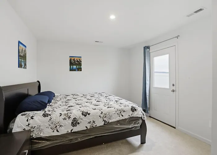 New 4Br Townhome Near Harpers Ferry Townhouse