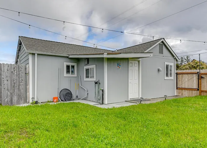 Near Ocean & Redwood National Park! Home W/ Yard